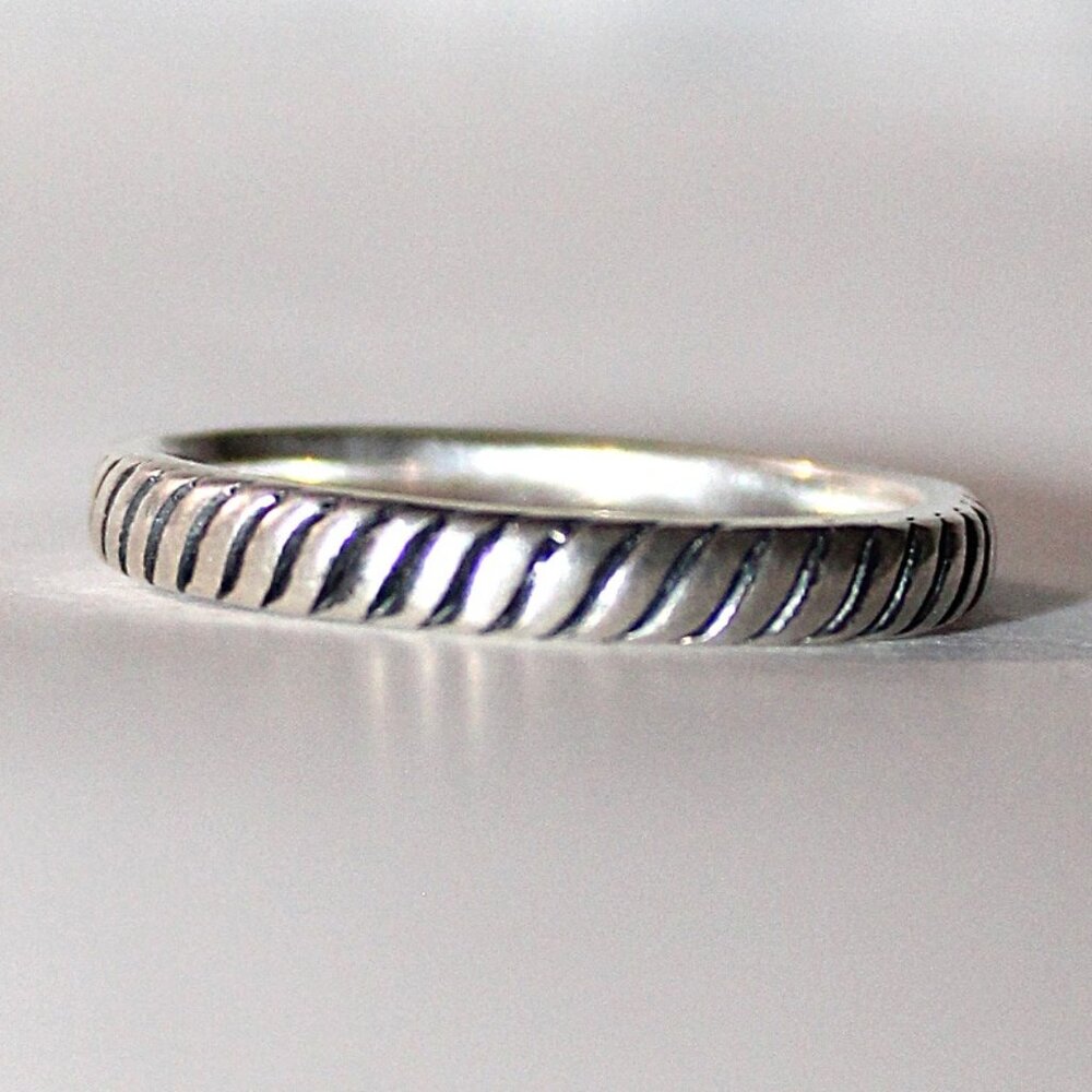 Sterling Silver Minimalist Rope Band Ring SZ 7 - Picture 3 of 6